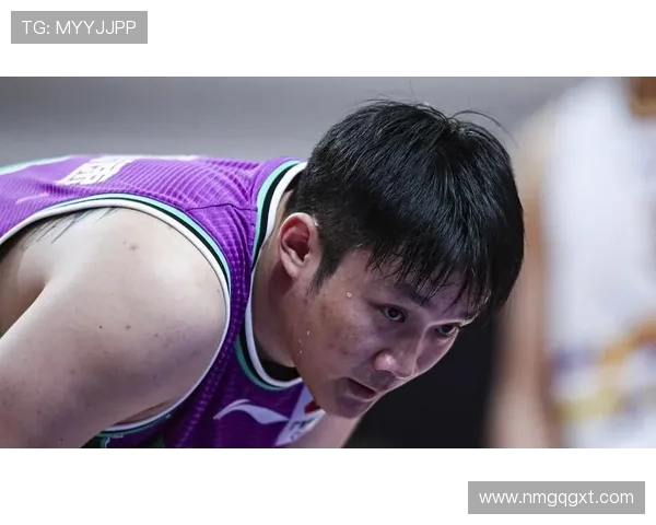 丁彦雨航与乔治的巅峰对决谁能在赛场上笑到最后